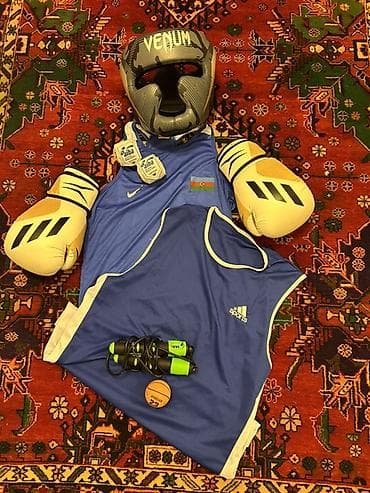 Boks üçün tam avadanlıq dəsti - Kaska: Venum markalı, tənzimlənən