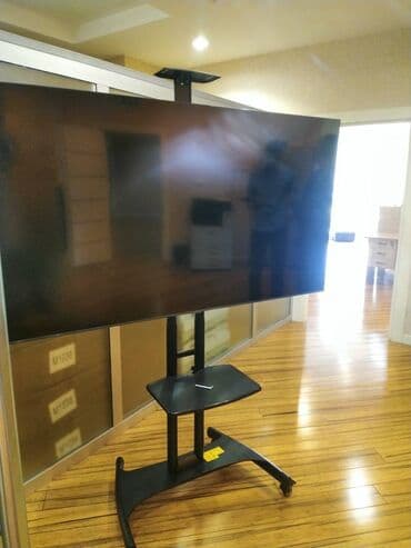 video yukle az: Hər növ televizorlar üçün təkərli mobil kronşteyn.32"-75 dyum — 2