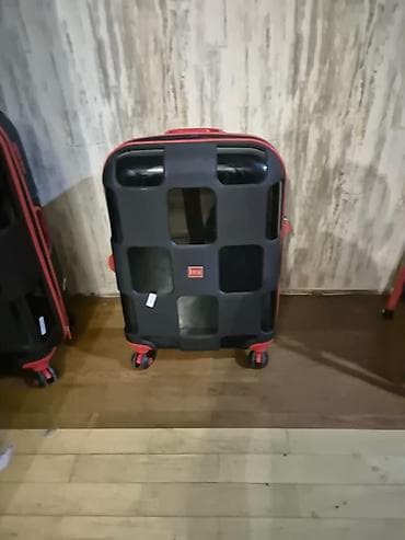 çamta: Sərt korpuslu çamadan – qara və qırmızı dizayn - Korpus: zərbəyə — 1