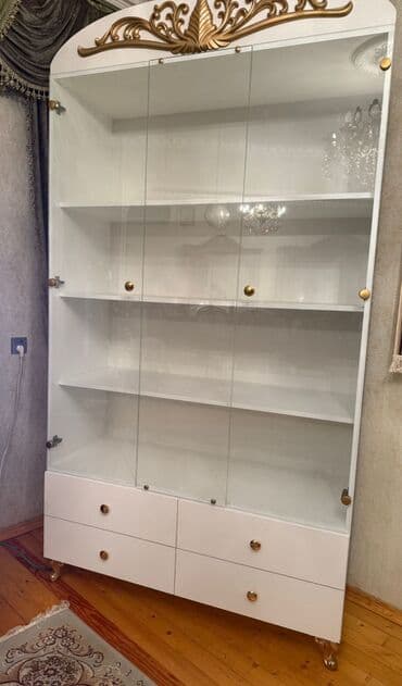 Rəf vitrinləri: Şüşəli dolab vitrini, Yeni — 1