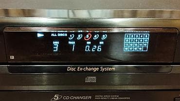 Musiqi mərkəzləri: Sony firması 5-disk oxudan pleer. Əyla kosmetik vəziyyətdə Əyla — 2