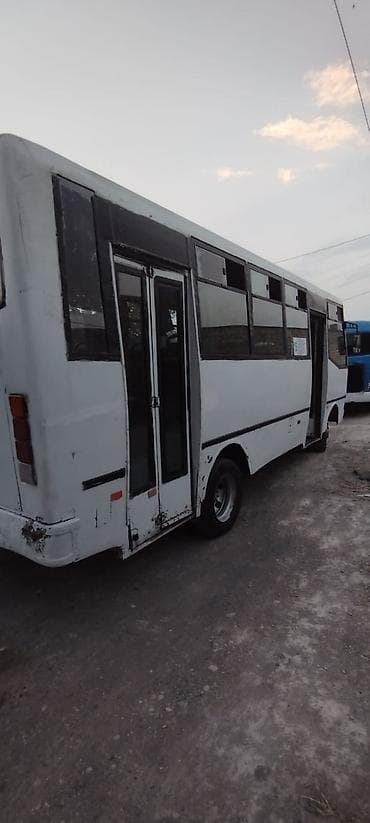 bolt sürücüsü: Marşrut/şəhərdaxili daşınma üçün orta ölçülü avtobus - Korpus: ağ — 2