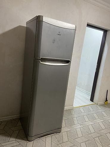 Indesit iki qapılı soyuducu - Rəng: gümüş/metallic - Üst qapı – — 1