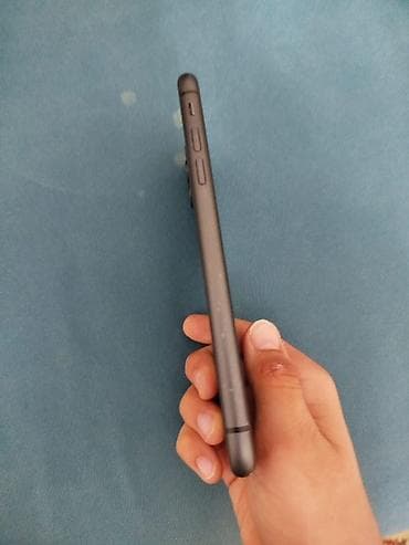 iphone se ekran: IPhone 11, Qara — 4