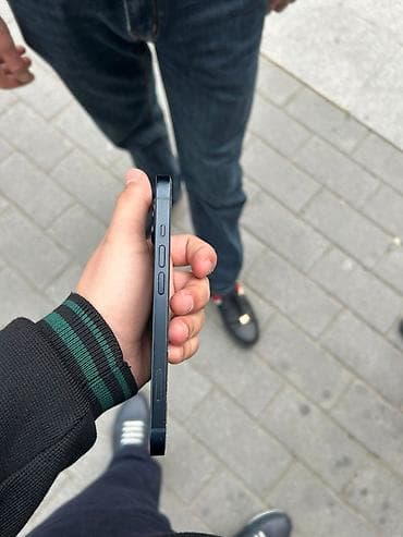 IPhone 13, Qara — 6