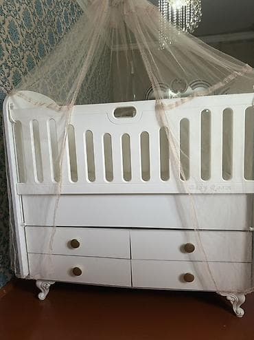 Oğlan və qız üçün, İşlənmiş, Dördbucaq, Beşik, Dəstsiz, Matras ilə, Yellənmə mexanizm ilə