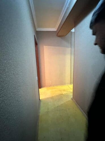 1 otaqlı kohnə tikili: Razində Ülvi şadlıq sarayı yaxınlığında,20 mərtəbəli tikilinin 6-cı — 5