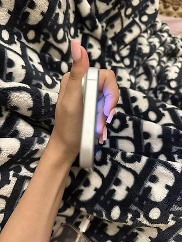 iphone qutu: IPhone 16, 128 GB — 4