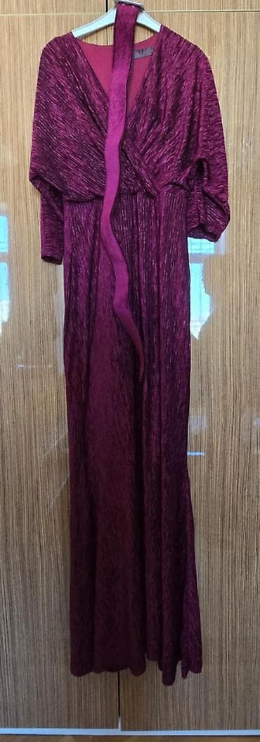 40-42 BEDEN - Məhsul: Uzun axşam/gecə donu - Rəng: Tünd albalı/bordo