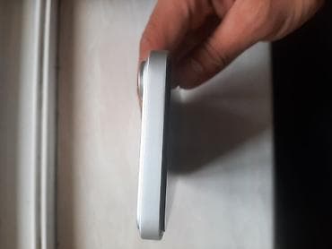 hdmi kabel telefon: Ağıllı telefon – gümüş rəngli, düz kənarlı korpus, şüşə ön panel - Ön — 6