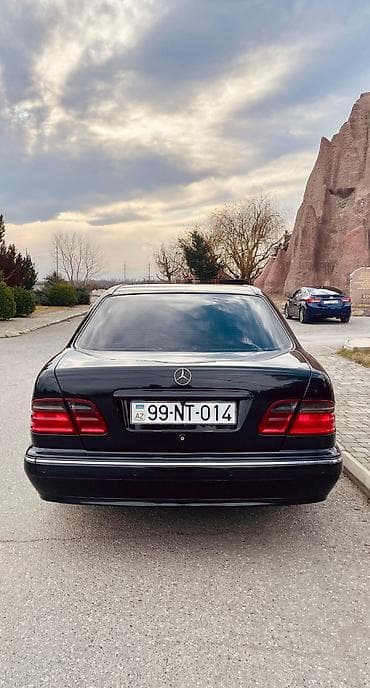 range rover satisi: Təcili satılır. Maşın ideal vəziyyətdədir. Taksidə qətiyyən — 4