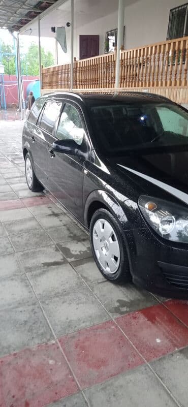 опель зафира а: Qara rəngdə olan Opel Astra universal avtomobili. Avtomobilin ön — 3