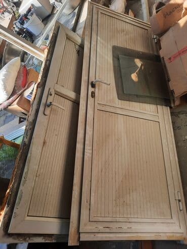 işlenmiş qapılar: PVC qapılar – 2 ədəd Xüsusiyyətlər: - Material: PVC/profil plastik - — 1