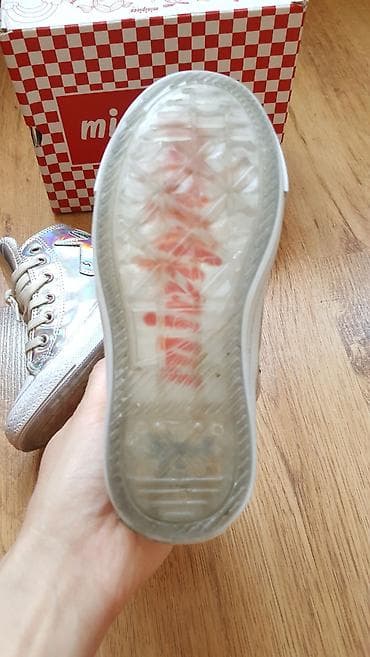 Bodi: Işıqlari yanir yeriyende.Tebii deri,ortopedikdir,Minipiccodan 139 — 3