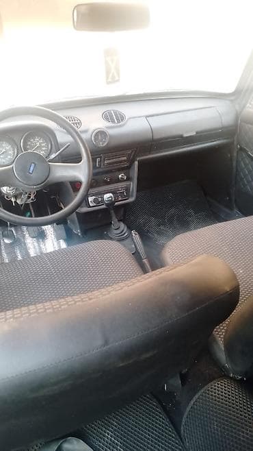 fen dyson: VAZ 2106 sedan - Kuzov: bej rəng, 4 qapı, xrom ön və arxa bamperlər — 2