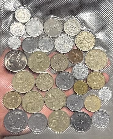 matlar: Kolleksiya üçün müxtəlif ölkələrə məxsus xırda pul sikkələri dəsti. - — 1