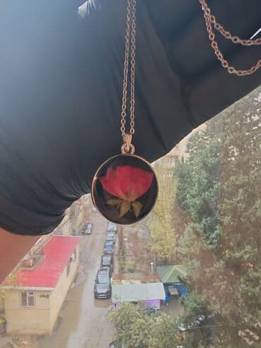 uzun qizil sirqalar: Epoksi qatqı ilə hazırlanmış əl işi kulonlar - Çiçək kolleksiyası — 2