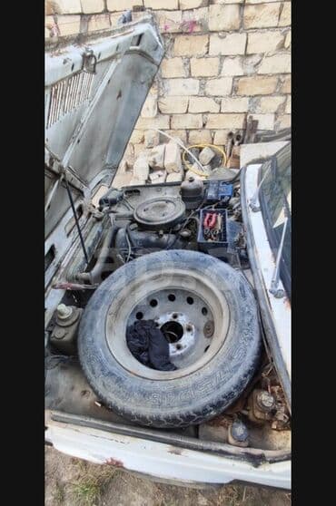 ваза напольная стеклянная высокая без узора: ВАЗ (ЛАДА) 4x4 Нива: 0.6 л | 1984 г. 22244 км Седан — 3