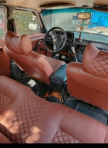 ремонт сидений авто: Model: QAZ Volqa (sedan, ağ rəng) Kuzov: 4 qapı, xrom bamperlər — 5