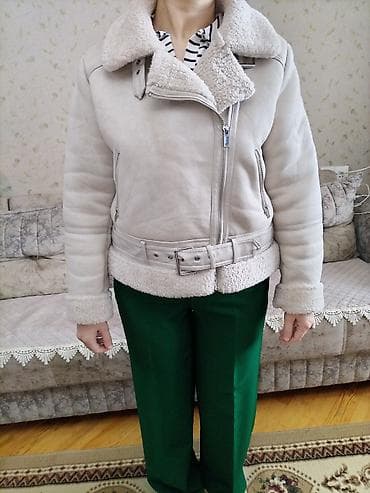 dəri zamşa ətəklər: Qadınlar üçün qışlıq kürk astarlı qısa gödəkçə - Rəng: açıq bej/krem — 2