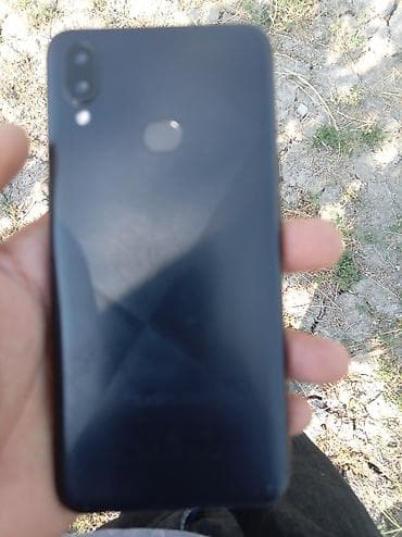 Məhsul: Smartfon (qara rəng) Xüsusiyyətlər: - Ön hissə: tam ekranlı
