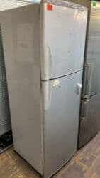 İki qapılı soyuducu (üstdə dondurucu) - Rəng: gümüşü/boz korpus -