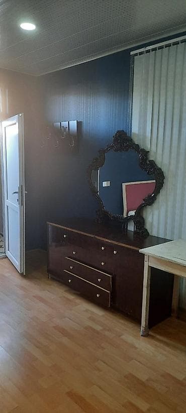 1 otagli ev: 1 otaqlı studiya tipli mənzil - Girişdən açılan mətbəx-bölmə — 4