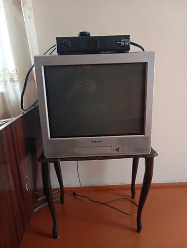 video dvd: - Sony kineskop (CRT) televizor - Ekran: təxminən 21–25 düym diaqonal — 1