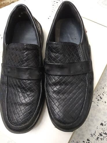 32 razmer: Makasinlər qara rəngdə .Hər biri 9man.32,31və27 razmerlər — 3