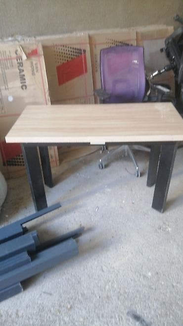 İşçi üçün, Dördbucaq masa