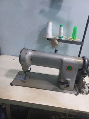 mawin maqnitafonu: Sənaye tipli tikiş maşını - Geniş iş masası ilə birlikdə komplekt. - — 1