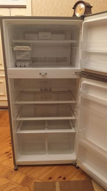 haier soyuducu: İşlənmiş 2 qapılı Sharp Soyuducu Satılır, rəng - Gümüşü, Təkərli — 2