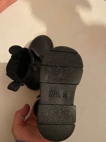 Zara botlar 20 razmerdir, ikiside yeniden seçilmir

hər bir 20 azn