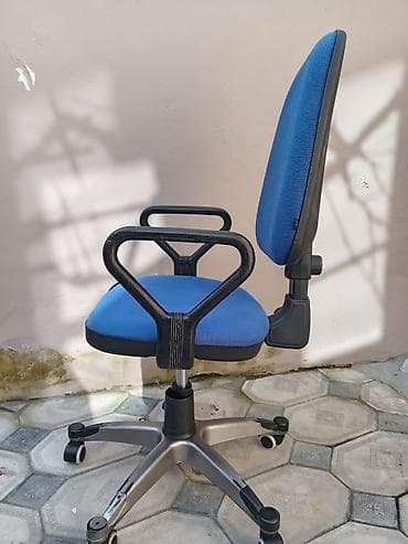 Ofis oturacaqları: İşlənmiş, Təkərli, Qolları tənzimlənmir, Parça — 1