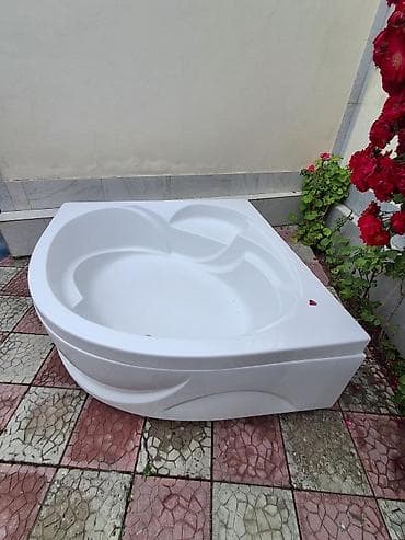 hamam kranti: 150x150 ölçüdə künc akril vanna satılır. İşlənmişdir, vəziyyəti — 2