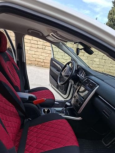 volkswagen passat b8: Mercedes-Benz B 170: 1.7 l | 2008 il Sedan — 5