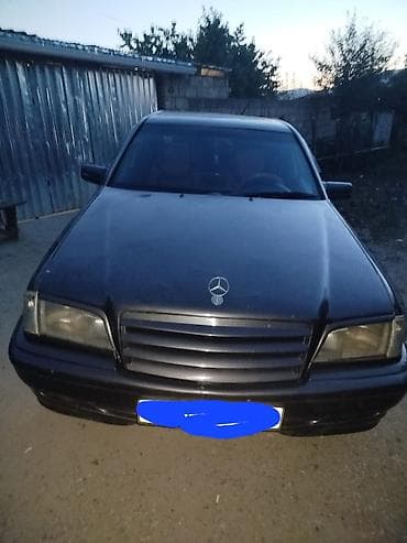 atego mercedes: Mercedes-Benz sedan (C‑sinfi, W202 kuzov) Xüsusiyyətlər: - Kuzov: 4 — 8