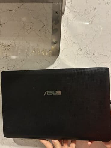 бу фотоаппараты: ASUS noutbuk Əsas xüsusiyyətlər: - Korpus: qara, teksturalı qapaq — 1