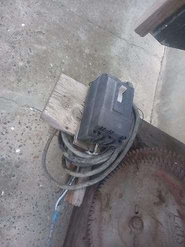 2 tonluq su ceni: Özəl hazırlanmış stolüstü dairəvi mişar qurğusu - Güclü elektrik — 2