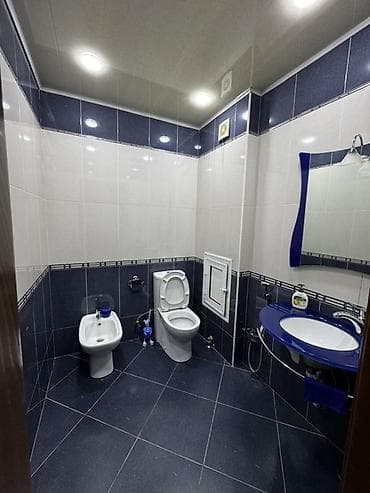 kiraye gence: İnşaatçılar metrosunun TAM yanında — 150 m², 3 otaqlı, tam əşyalı — 8