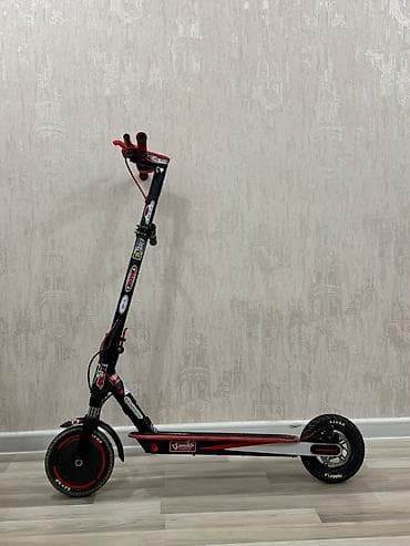 Спорт и отдых: Б/у Электросамокат 8", 351 - 500 Вт, 26 - 35 км/ч — 2