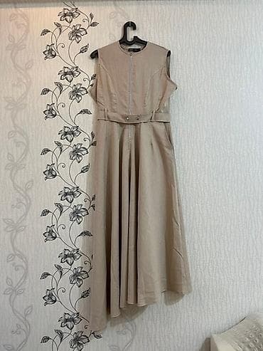 Bej rəngli, qolsuz, uzun paltar - Minimalist dizayn, yuvarlaq yaxa -