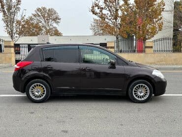 toyota prado qiymeti azerbaycanda: Nissan Tiida hatchback - Korpus: 5 qapılı hatchback, tünd qəhvəyi — 5