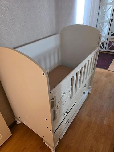 Beşiklər: Oğlan və qız üçün, Dördbucaq, Beşik, Dəstsiz, Matras ilə, Yellənmə mexanizmsiz — 4