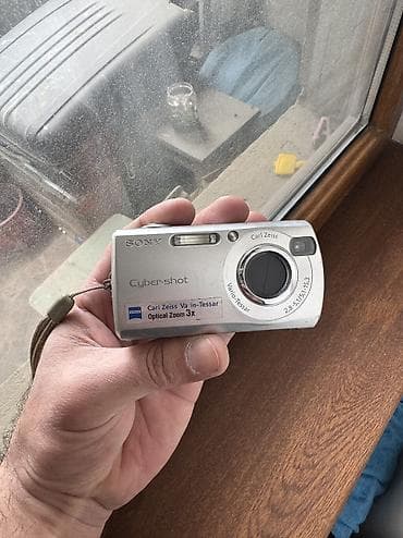 Fotokameralar: Sony Cyber-shot DSC-S40 reqemsal fotoaparat tam islekdir zerre qederde — 1
