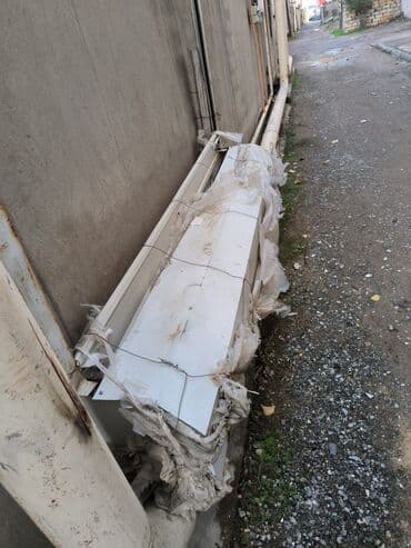 Yenidi Istifade olunmayib Jaluz. Hundurluk-3 metr  Eni- 2.10  Unvan