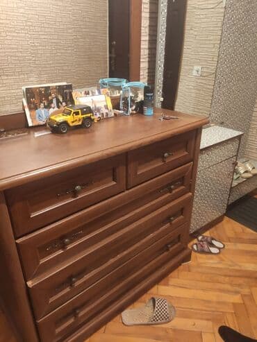 стол с ящиками: С зеркалом — 1