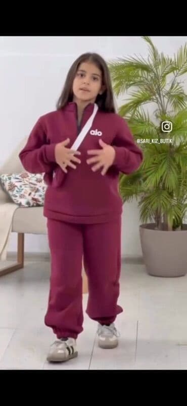 son zeng yubkalari: Uşaq üçün iki hissəli idman dəsti - Üst geyim: yarım-fermuarlı, dik — 1