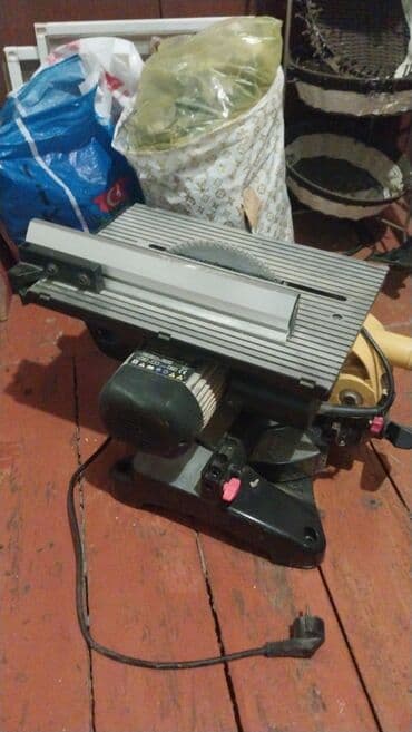 Stolüstü dairəvi mişar - Elektrikli, şəbəkə ilə işləyir (220V fişli