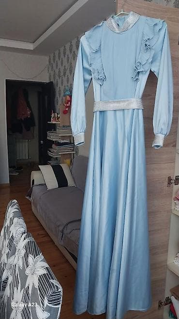 kurta: Məhsul: Qadın geyim dəsti – 1 ədəd isti qış kurtkası və 2 ədəd ziyafət — 3